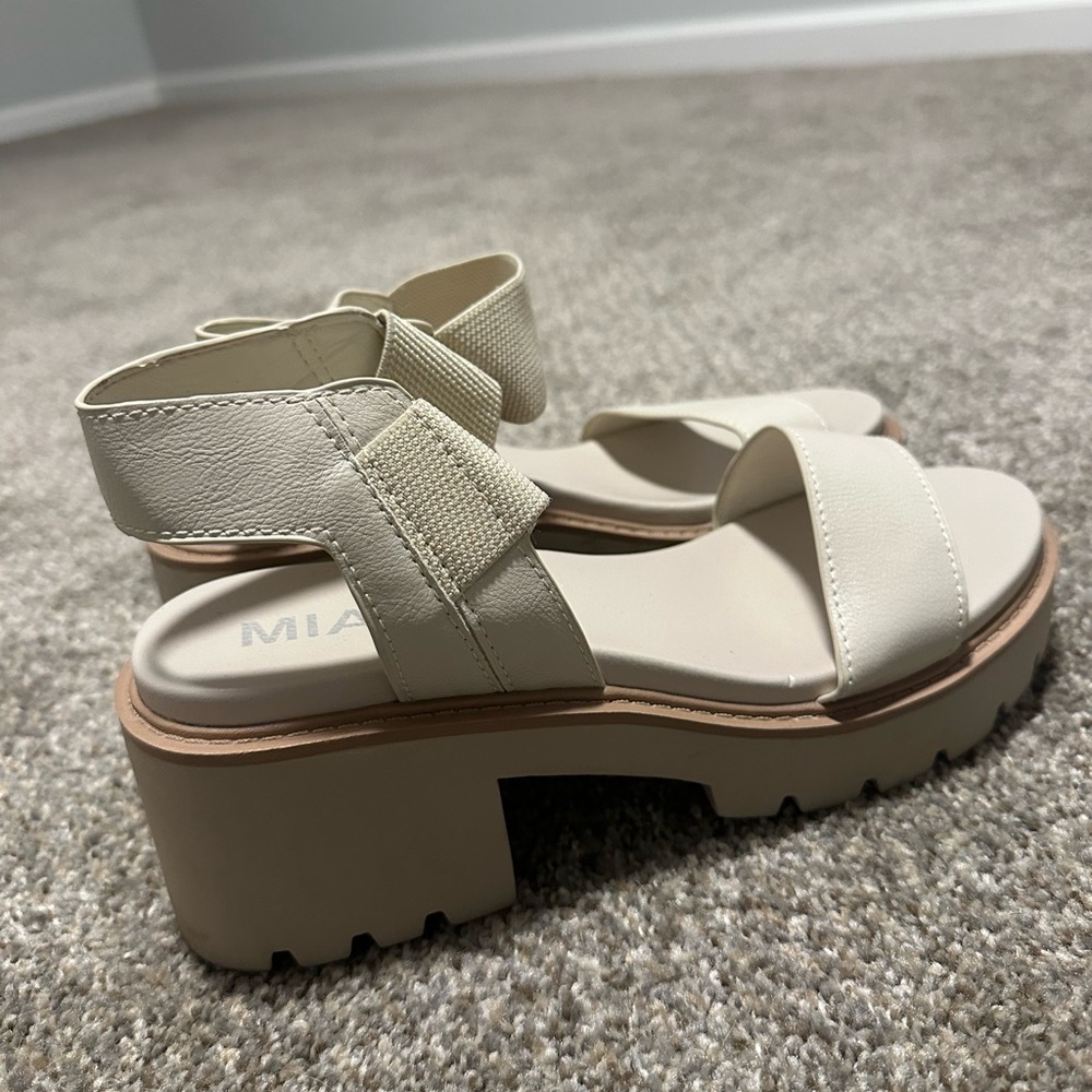 Mia Sena Chunky Platform